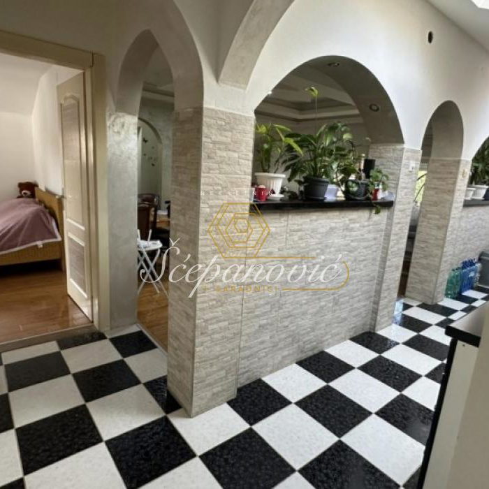 Kuća Prodaja Novi Sad  204 m2