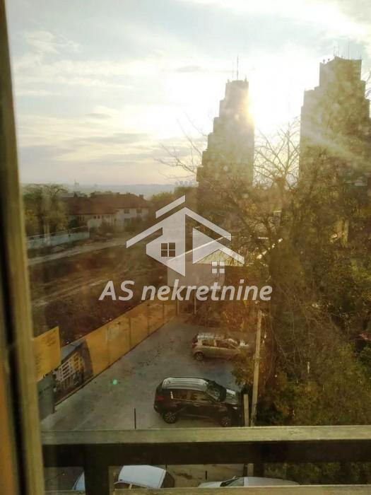 Trosoban stan za izdavanje, Cvetkova Pijaca, Beograd, 60m², 800 €/mes