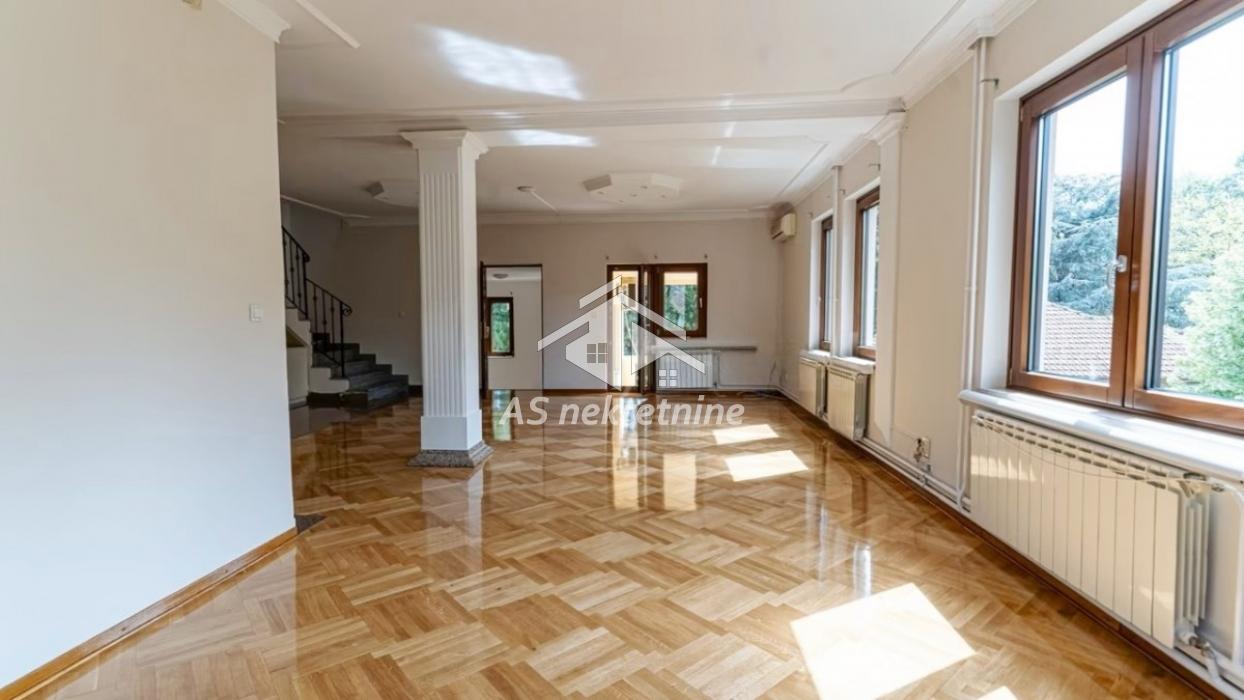 Stan Izdavanje Beograd Dedinje 210 m2