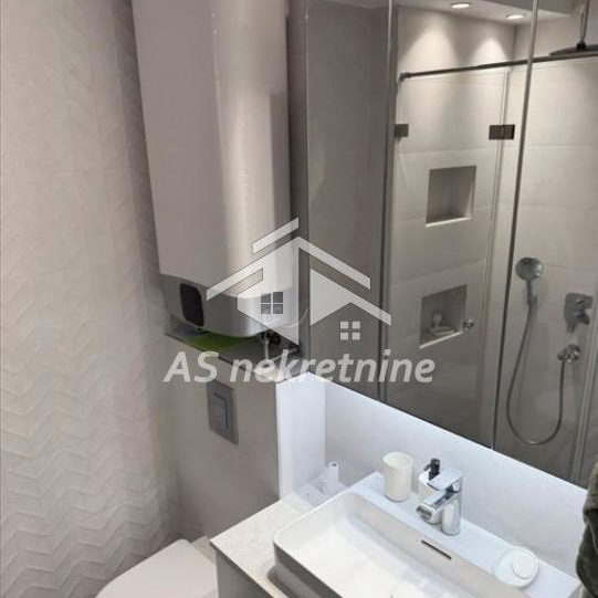 Trosoban stan za izdavanje, Blok 33 – Geneks, Beograd, 76m², 5. sprat, 1.200 €/mes