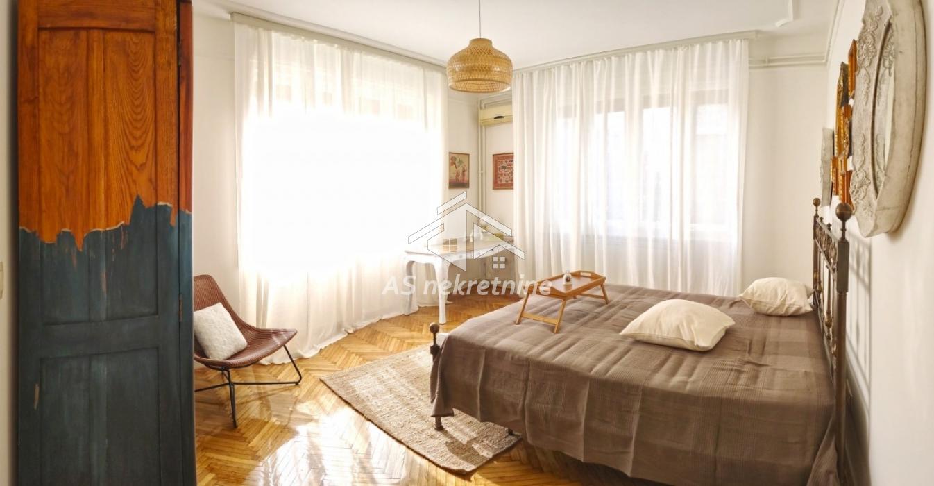 izdavanje-kuca-k5DlJFQGtL Stan Izdavanje Beograd Kalenić Pijaca 140 m2