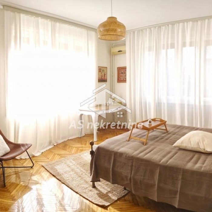 Stan Izdavanje Beograd Kalenić Pijaca 140 m2