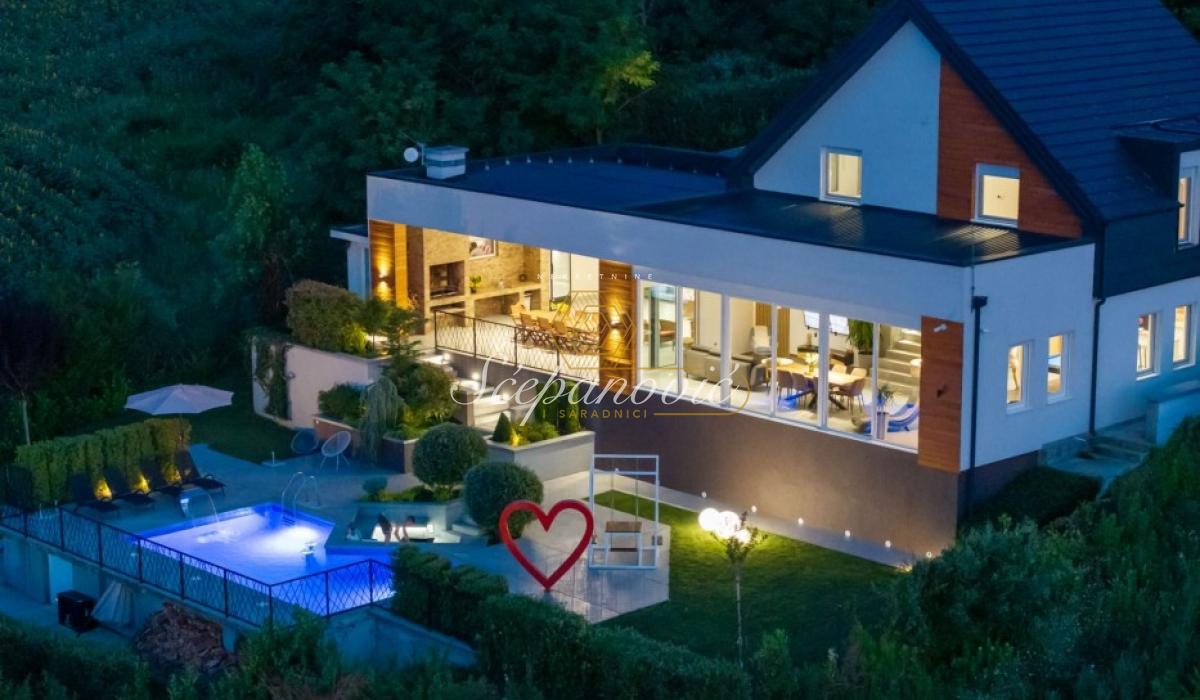 Kuća Izdavanje Sremski Karlovci  295 m2