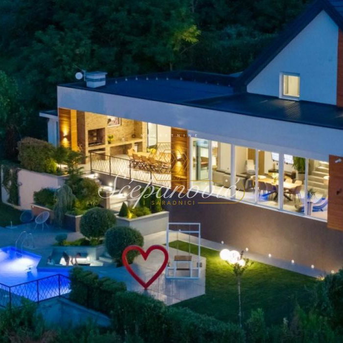 Kuća Izdavanje Sremski Karlovci  295 m2