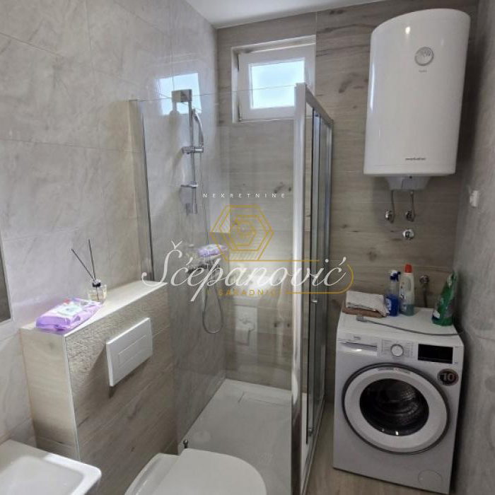 Četvorosoban stan na prodaju, Kamenjar, Novi Sad, 88m², 193.000 €