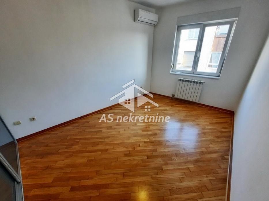 izdavanje-kuca-rIltGXnrPo Petosoban stan za izdavanje, Hram Svetog Save, Beograd, 172m², 5. sprat, 2.000 €/mes