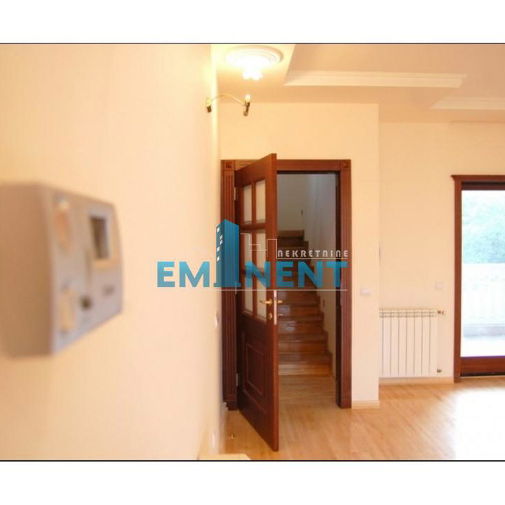 Stan Izdavanje Beograd Dedinje 300 m2