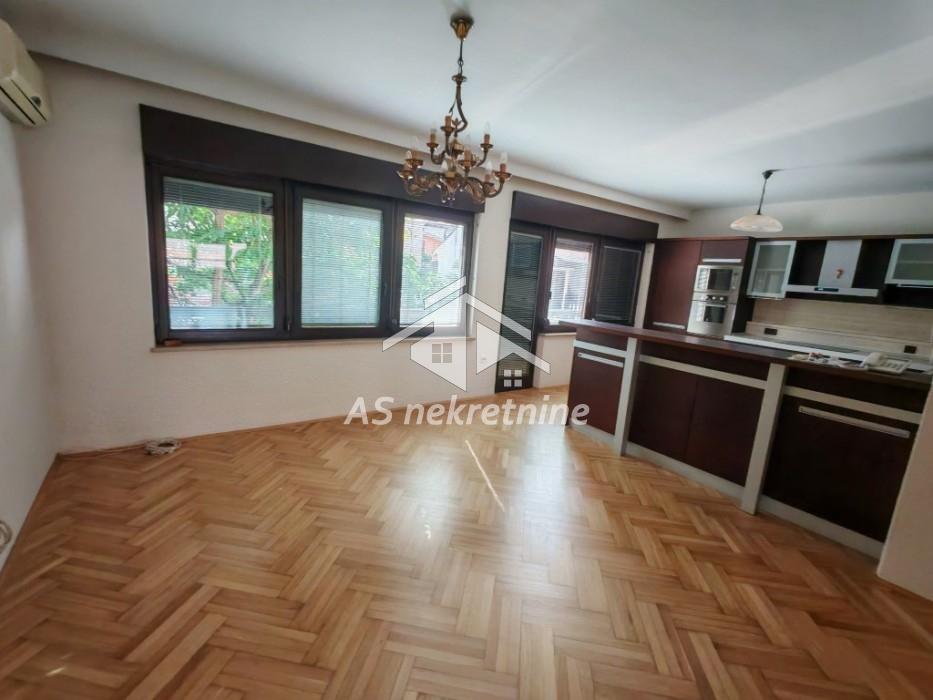 Kuća Izdavanje Beograd Bioskop Voždovac 360 m2