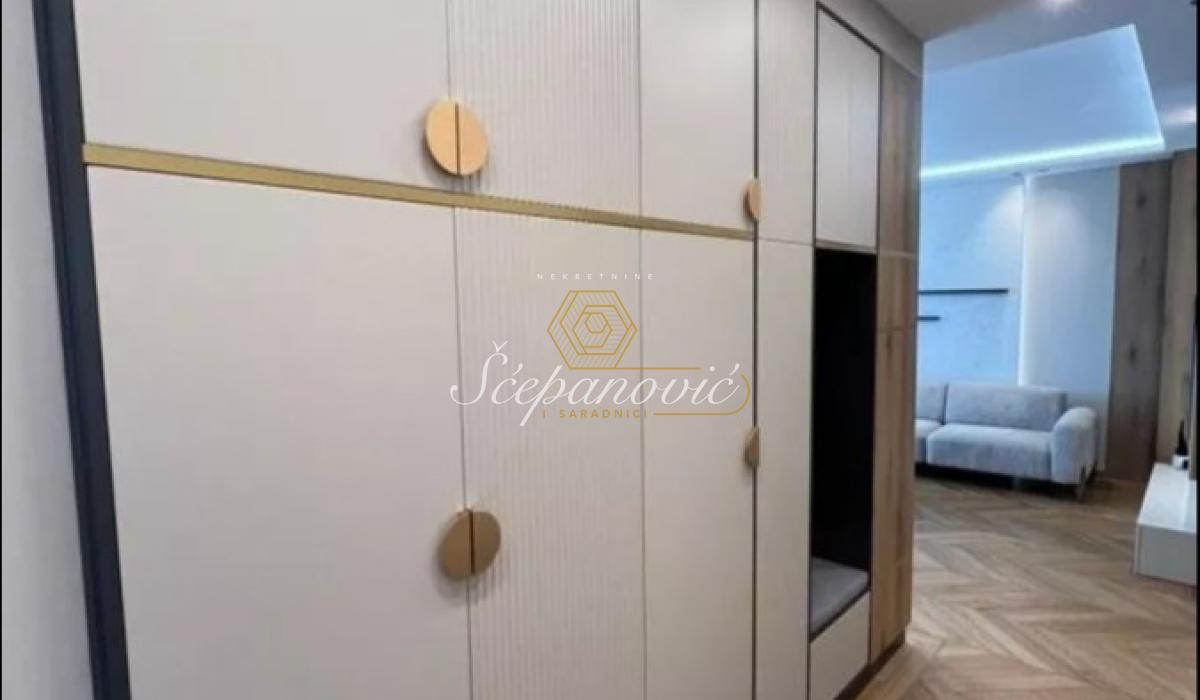 Trosoban stan na prodaju, Sajmište, Novi Sad, 93m², 645.000 €