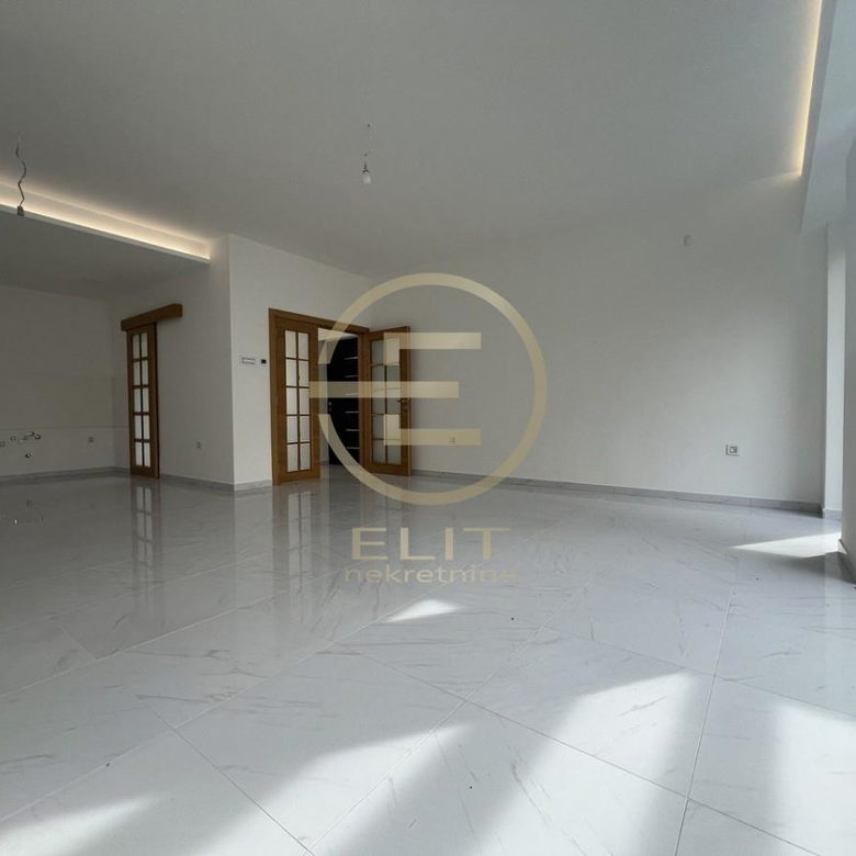 Lokal Izdavanje Novi Sad Popovica 181 m2