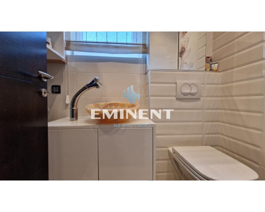 Kuća na prodaju, Surčin, Beograd, 345m², 450.000 €