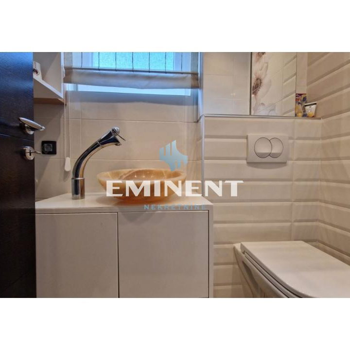 Kuća na prodaju, Surčin, Beograd, 345m², 450.000 €