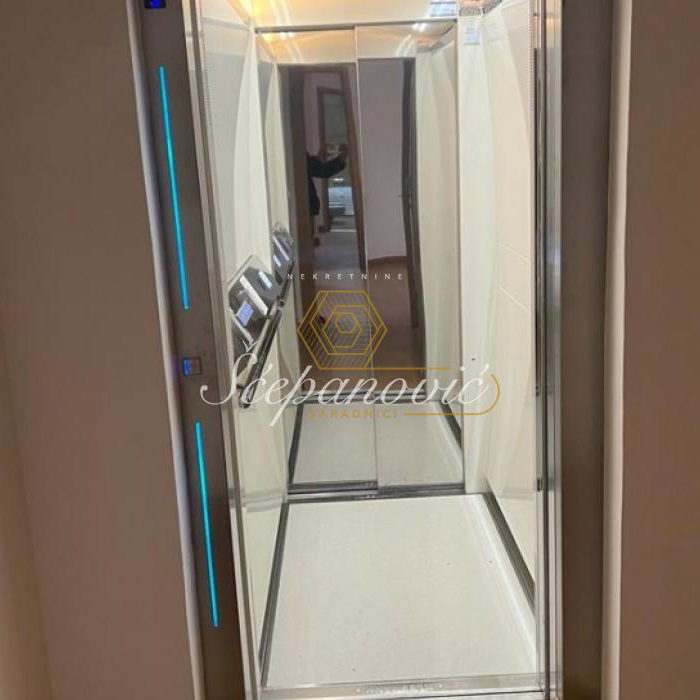 Stan Prodaja Novi Sad  240 m2