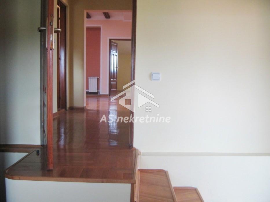 izdavanje-kuca-zp7eyEdBtE Petosoban stan za izdavanje, Dedinje, Beograd, 200m², 2.000 €/mes