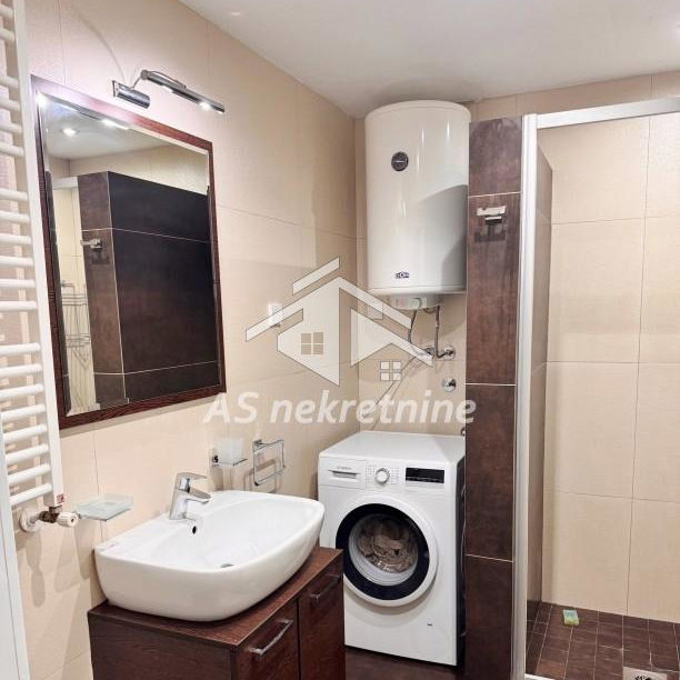 Trosoban stan za izdavanje, Lekino Brdo, Beograd, 67m², 1. sprat, 800 €/mes