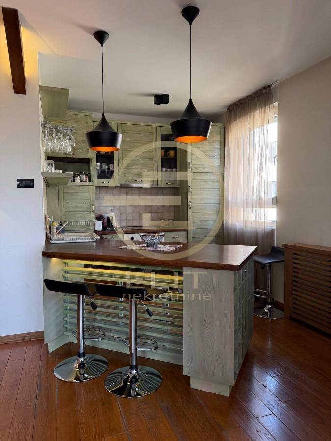 Četvorosoban stan na prodaju, Socijalno, Novi Sad, 110m², 345.000 €