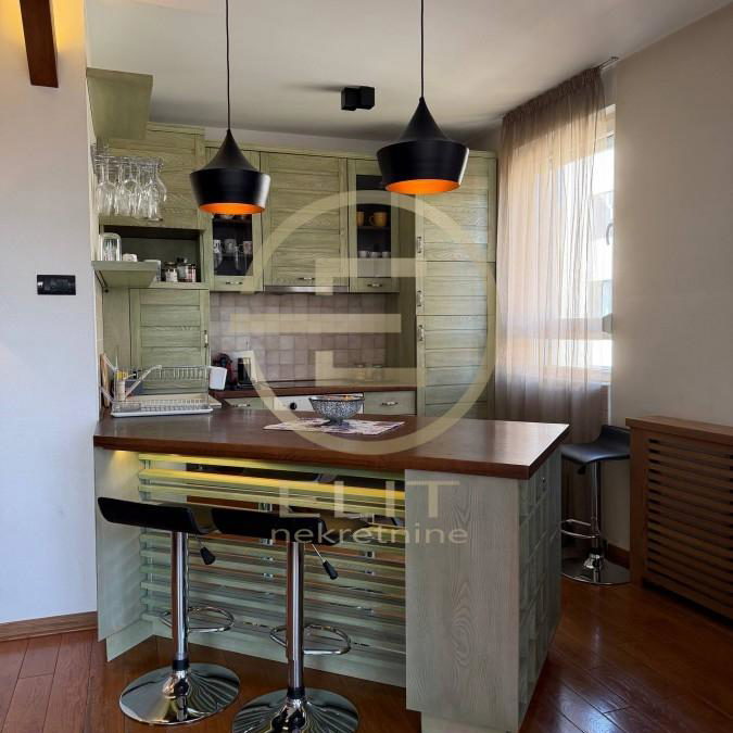 Četvorosoban stan na prodaju, Socijalno, Novi Sad, 110m², 345.000 €