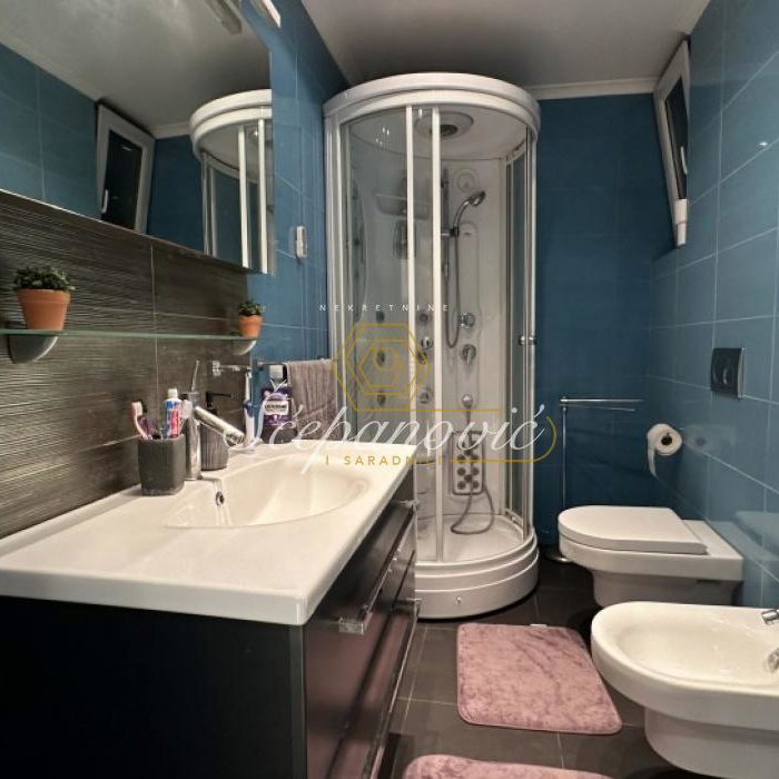 Višesoban stan za izdavanje, Grbavica, Novi Sad, 310m², 2.500 €/mes