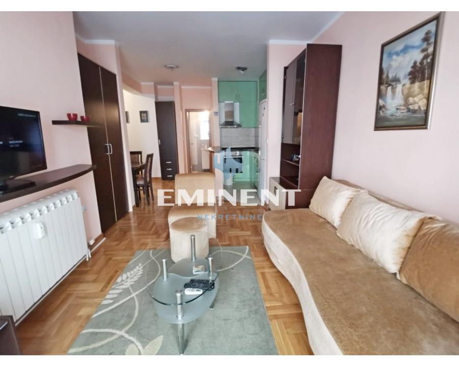 Trosoban stan za izdavanje, Đeram Pijaca, Beograd, 58m², 750 €/mes