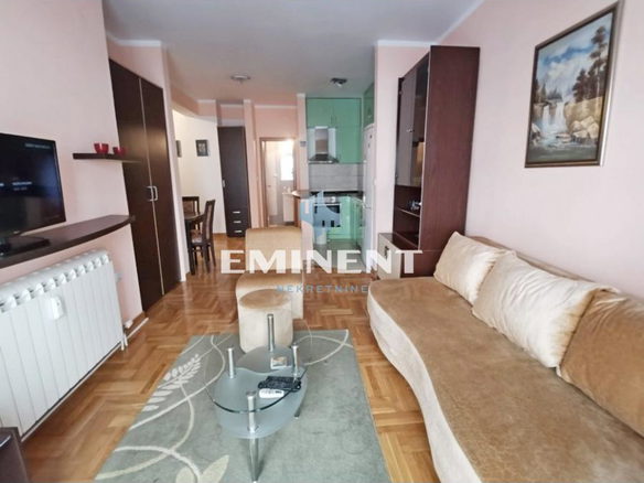 Stan Izdavanje Beograd Đeram Pijaca 58 m2