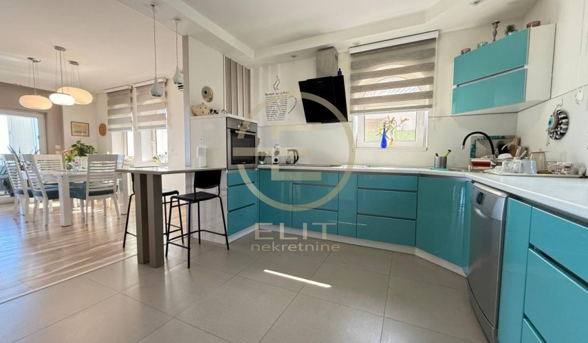 izdavanje-lokala-CliuyJBPSf Kuća na prodaju, Petrovaradin, Novi Sad, 273m², 450.000 €