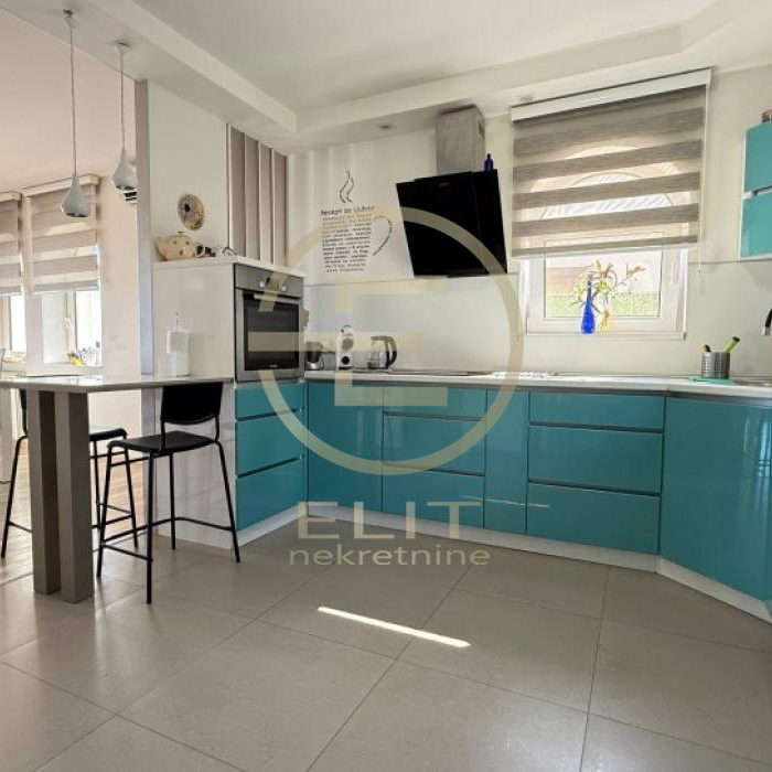Kuća na prodaju, Petrovaradin, Novi Sad, 273m², 450.000 €