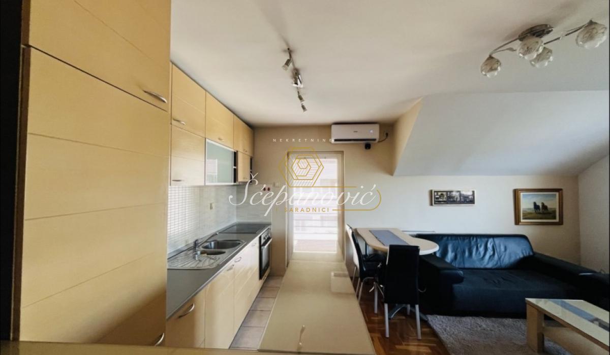 Petosoban stan na prodaju, Socijalno, Novi Sad, 102m², 200.000 €