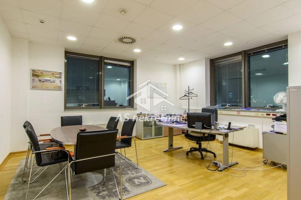 Lokal Izdavanje Beograd Lokal Izdavanje Beograd Bežanijska Kosa 1 335 m2