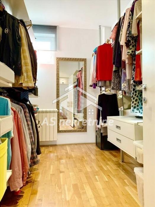 Četvorosoban stan na prodaju, Đeram Pijaca, Beograd, 157m², 390.000 €