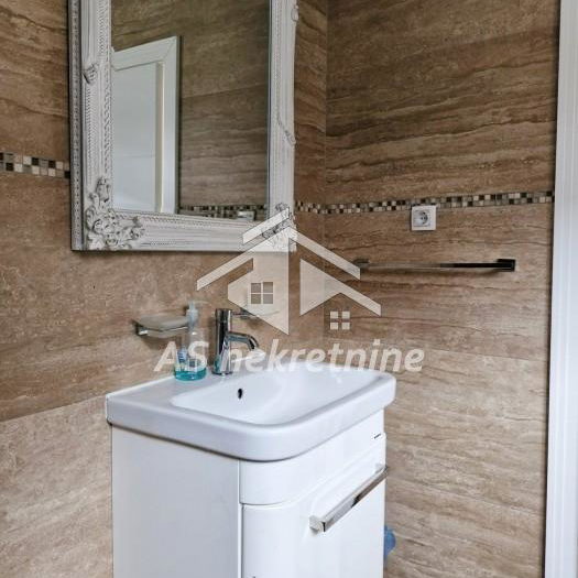 Lokal za izdavanje, Kalenić Pijaca, Beograd, 72m², 950 €/mes