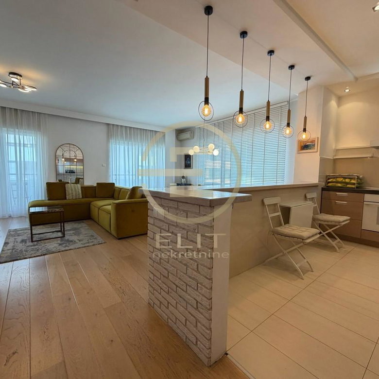 Trosoban stan na prodaju, Liman, Novi Sad, 105m², 430.000 €