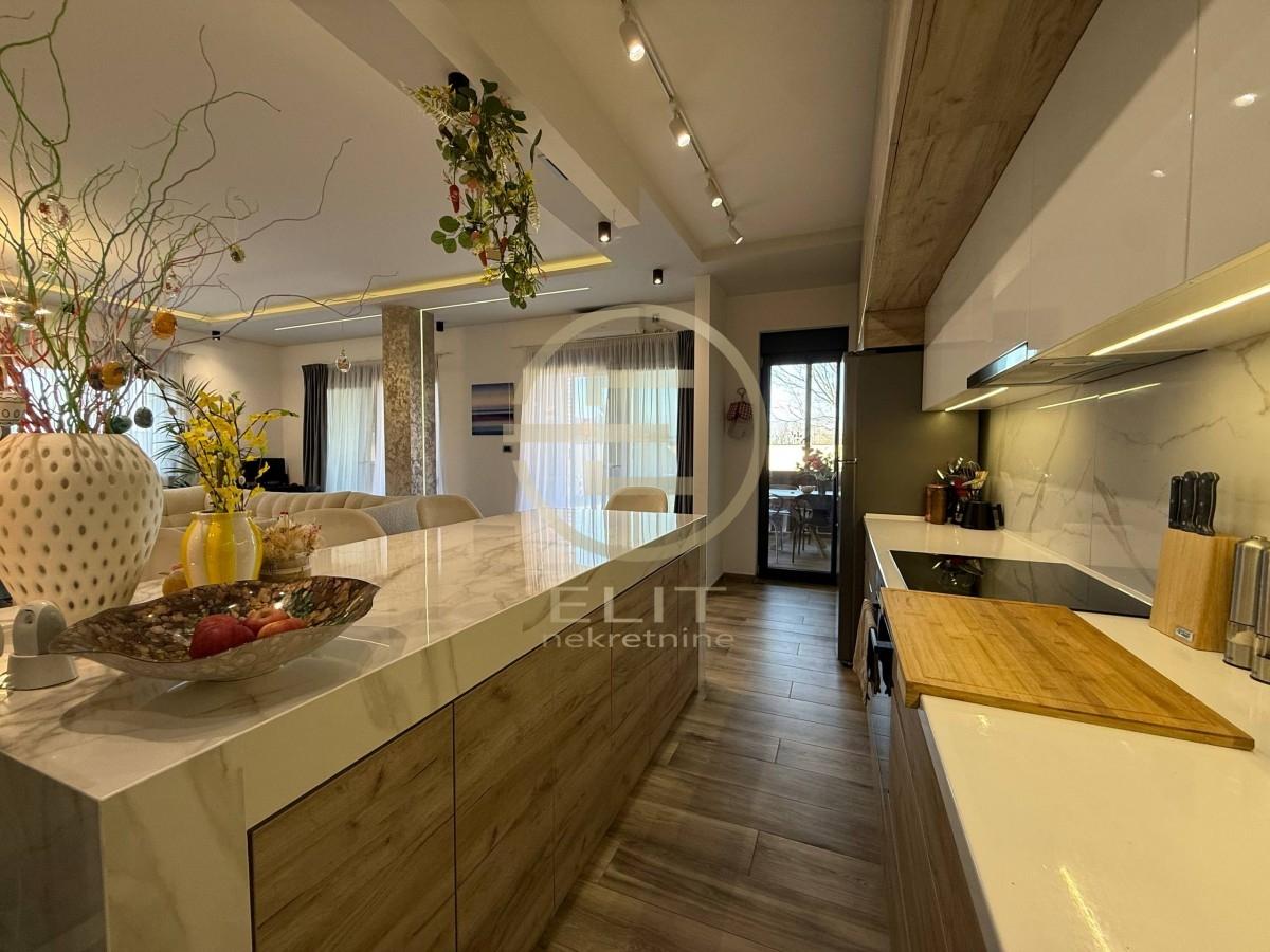 izdavanje-lokala-QvGLcTNQYR Kuća na prodaju, Petrovaradin, Novi Sad, 165m², 365.000 €