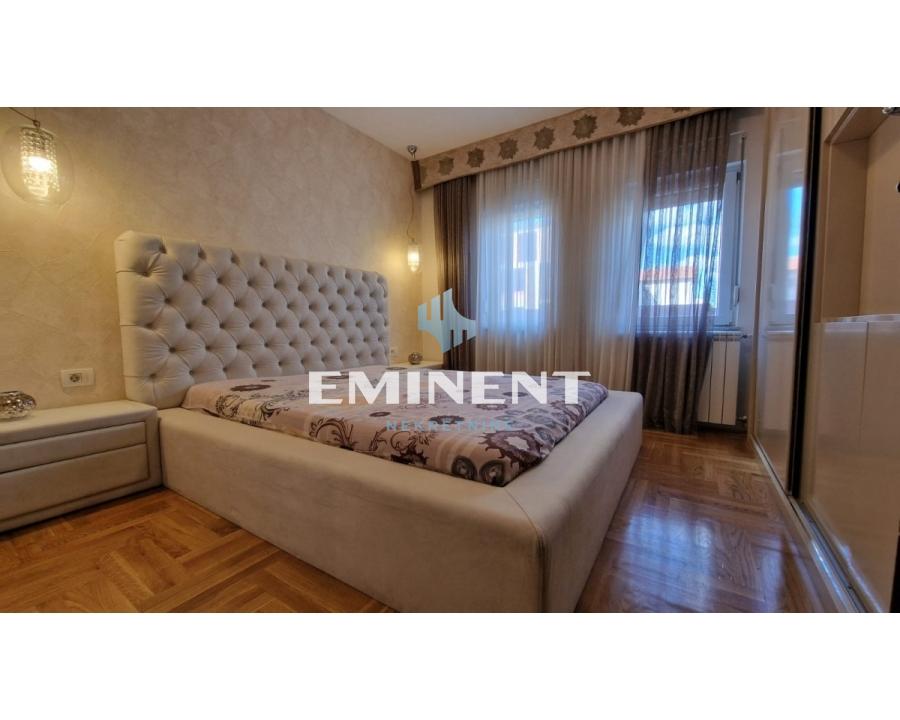Kuća Prodaja Beograd  345 m2