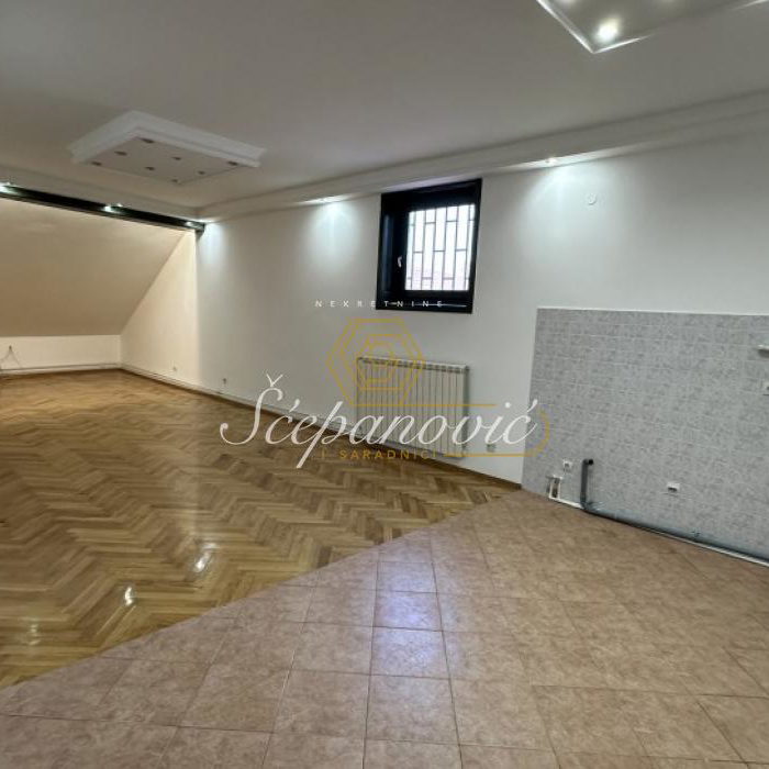 Kuća za izdavanje, Centar, Novi Sad, 281m², 2.000 €/mes