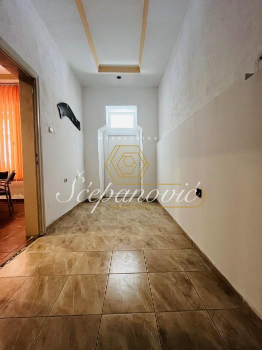 Lokal za izdavanje, Temerin – Centar, Temerin, 202m², 1.000 €/mes