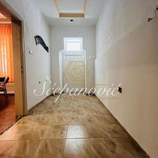 Lokal za izdavanje, Temerin – Centar, Temerin, 202m², 1.000 €/mes