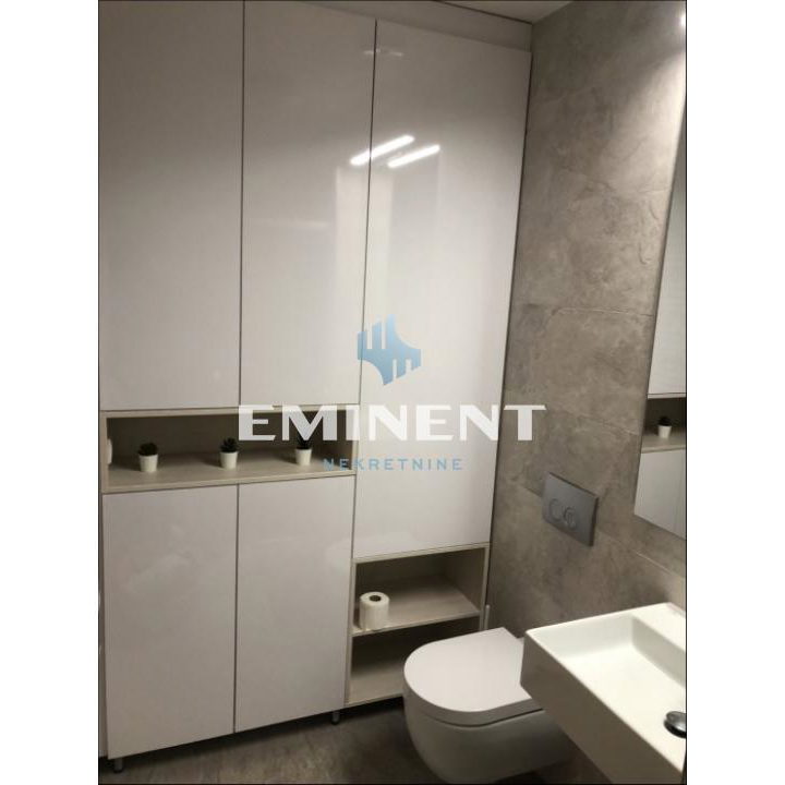Trosoban stan za izdavanje, Crveni Krst Vračar, Beograd, 65m², 1.200 €/mes