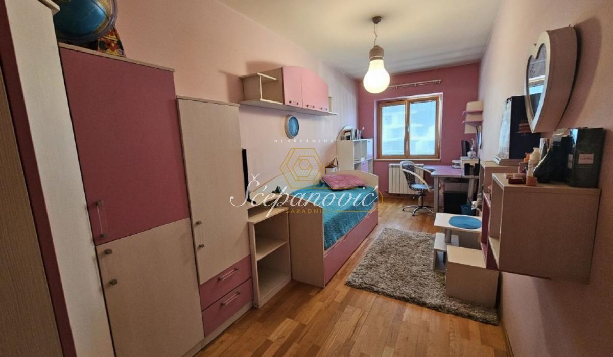 Četvorosoban stan na prodaju, Bulevar Oslobođenja, Novi Sad, 134m², 299.000 €