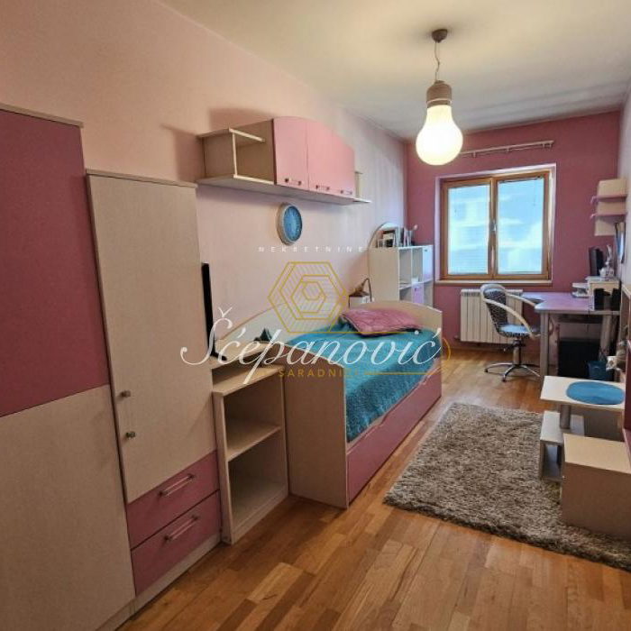 Četvorosoban stan na prodaju, Bulevar Oslobođenja, Novi Sad, 134m², 299.000 €
