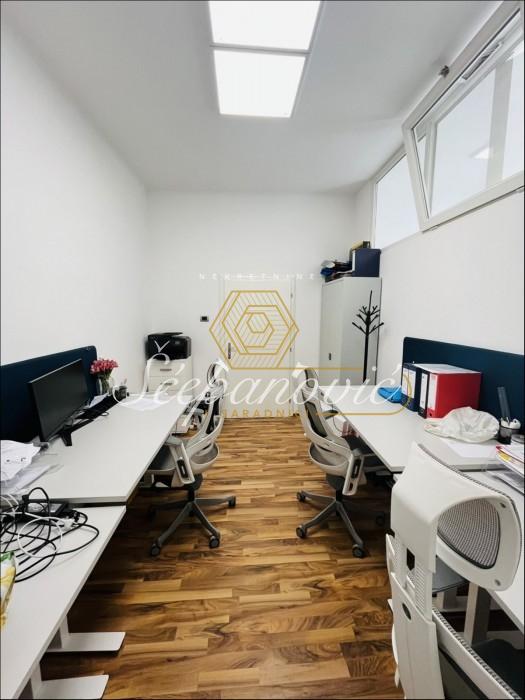 izdavanje-lokala-beograd-CZZX5fWGcx Četvorosoban stan na prodaju, Centar, Novi Sad, 131m², 450.000 €
