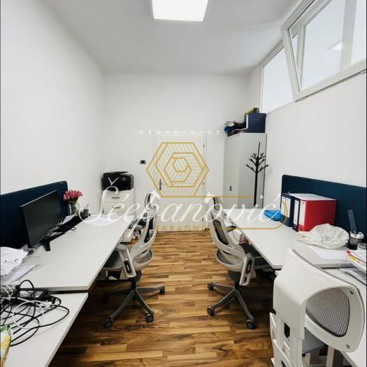 Četvorosoban stan na prodaju, Centar, Novi Sad, 131m², 450.000 €