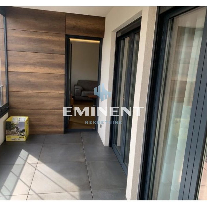 Trosoban stan za izdavanje, Banovo Brdo, Beograd, 90m², 1.300 €/mes