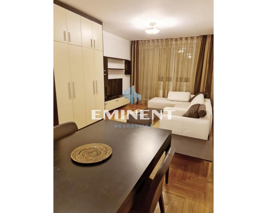Trosoban stan za izdavanje, Blok 22, Beograd, 84m², 900 €/mes