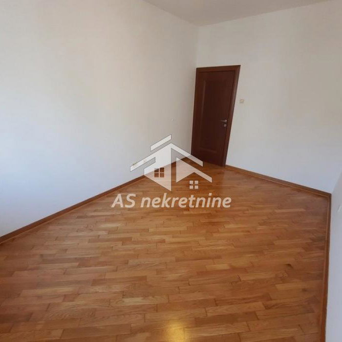 Petosoban stan za izdavanje, Hram Svetog Save, Beograd, 172m², 5. sprat, 2.000 €/mes