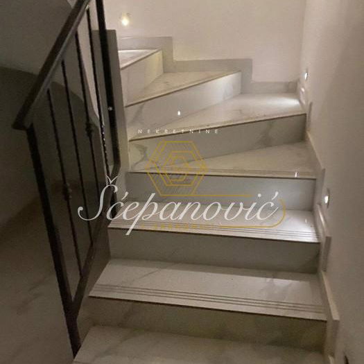 Stan Prodaja Novi Sad  74 m2