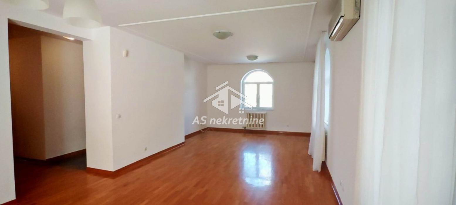 Stan Izdavanje Beograd Senjak 150 m2