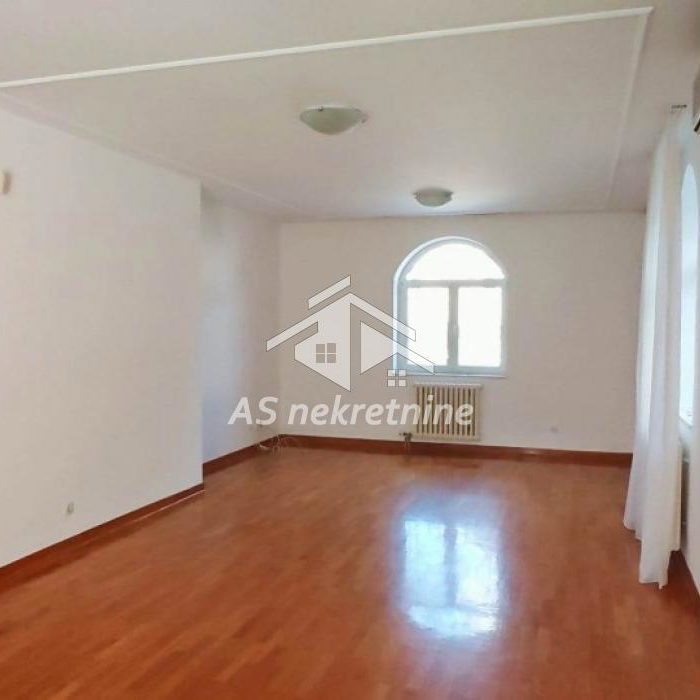 Stan Izdavanje Beograd Senjak 150 m2