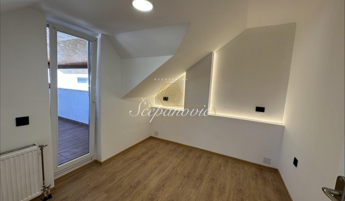 izdavanje-lokala-beograd-LghICllAXT Trosoban stan na prodaju, Bulevar Patrijarha Pavla, Novi Sad, 60m², 135.000 €