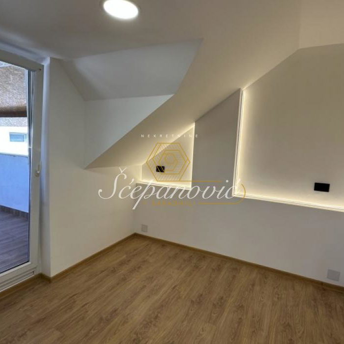 Trosoban stan na prodaju, Bulevar Patrijarha Pavla, Novi Sad, 60m², 135.000 €
