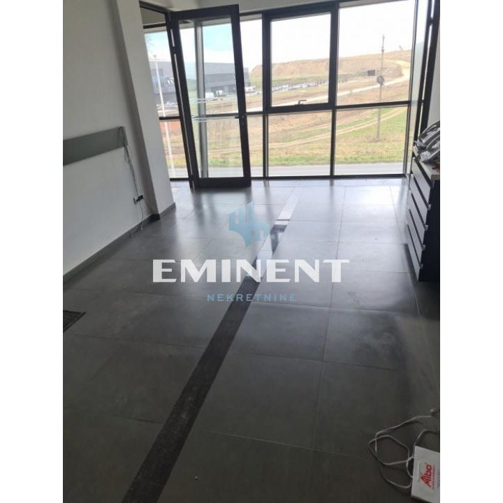 Lokal Izdavanje Beograd Zemun Polje 2776 m2